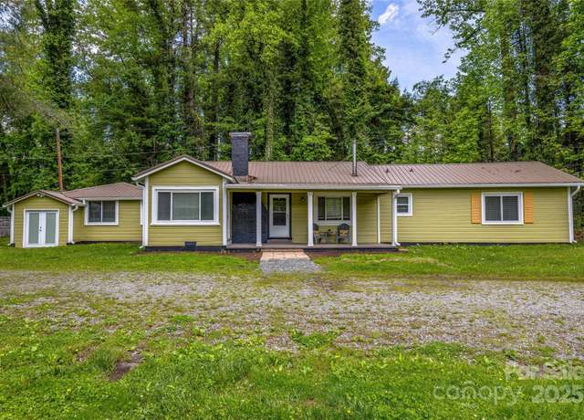 Property at 500 Broadway St, Hendersonville, NC 28739, 3 beds, 2 baths