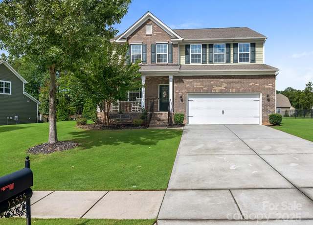 Property at 13535 Hyperion Hills Ln, Charlotte, NC 28278, 4 beds, 2.5 baths