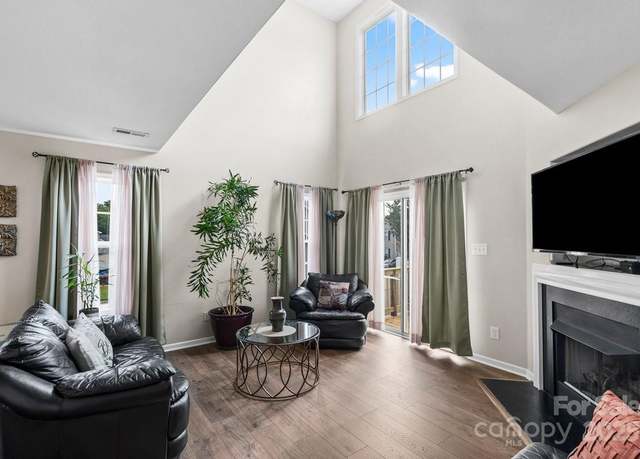 Property at 1922 Willie Worrell Dr, Charlotte, NC 28215, 3 beds, 2 baths