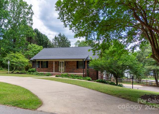 Property at 8024 Bradford Ln, Denver, NC 28037, 3 beds, 3.5 baths
