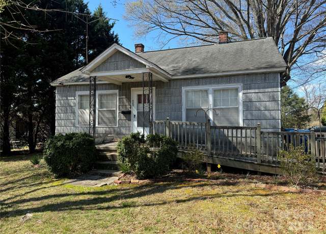 Property at 523 29th Avenue Dr NW, Hickory, NC 28601, 2 beds, 1 bath