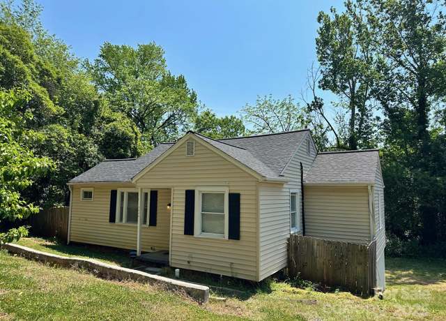 Property at 2434 Columbus Cir, Charlotte, NC 28208, 2 beds, 1.5 baths