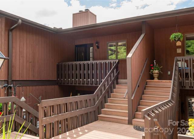 Property at 140 Bent Tree Dr #3, Hendersonville, NC 28739, 3 beds, 2.5 baths