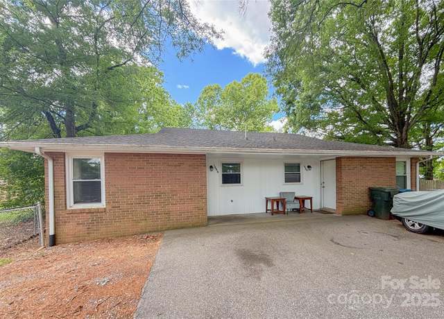 Property at 1464 19th Ave NE, Hickory, NC 28601, 4 beds, 2 baths