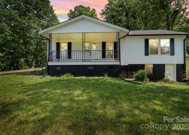 Property at 1746 2nd Street Pl SW, Hickory, NC 28602, 3 beds, 2 baths