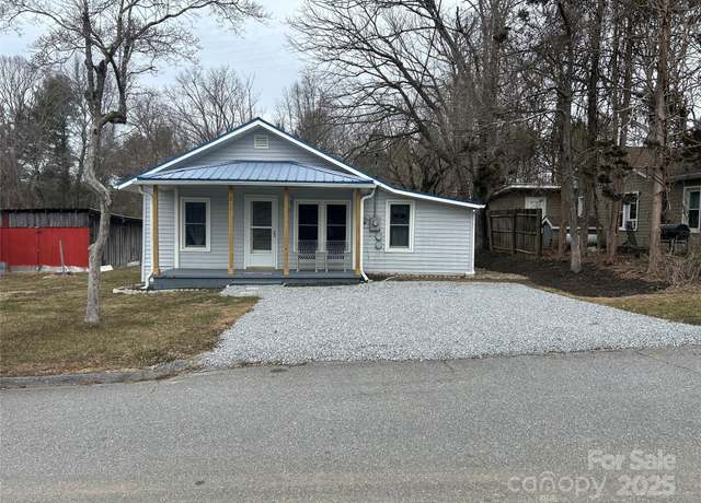Property at 211 Aycock Ave, Hendersonville, NC 28792, 3 beds, 1 bath