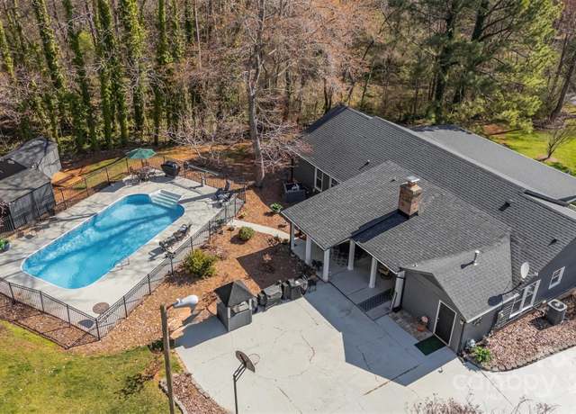 Property at 9401 Elvis Dr, Charlotte, NC 28215, 3 beds, 2 baths