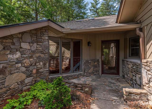 Property at 1101 Timber Trl, Asheville, NC 28804, 3 beds, 2.5 baths