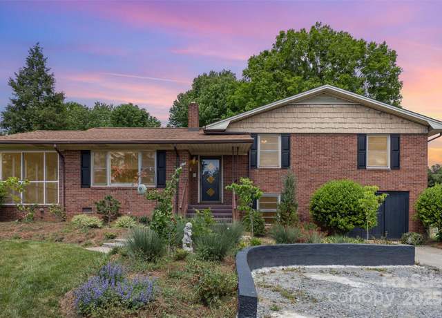 Property at 910 E Center Ave, Mooresville, NC 28115, 3 beds, 2 baths