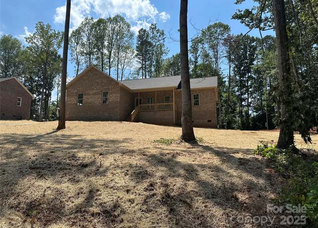 Property at 1031 Long Dr, Newton, NC 28658, 3 beds, 2 baths