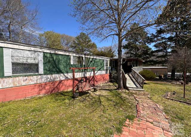 Property at 200 Leaf Ct, Clover, SC 29710, 3 beds, 2 baths
