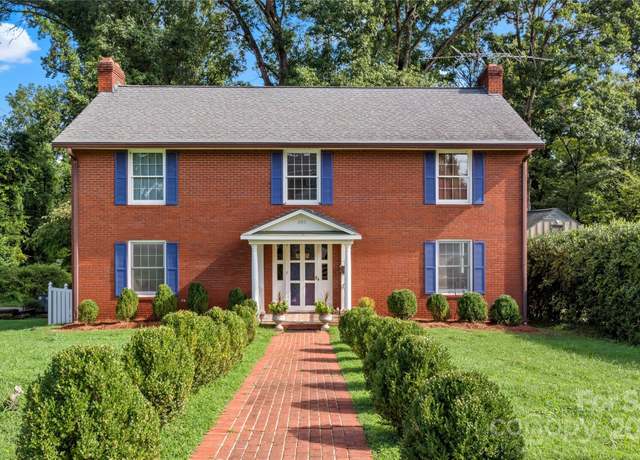 Property at 205 Hawthorne Rd, Elkin, NC 28621, 3 beds, 2.5 baths