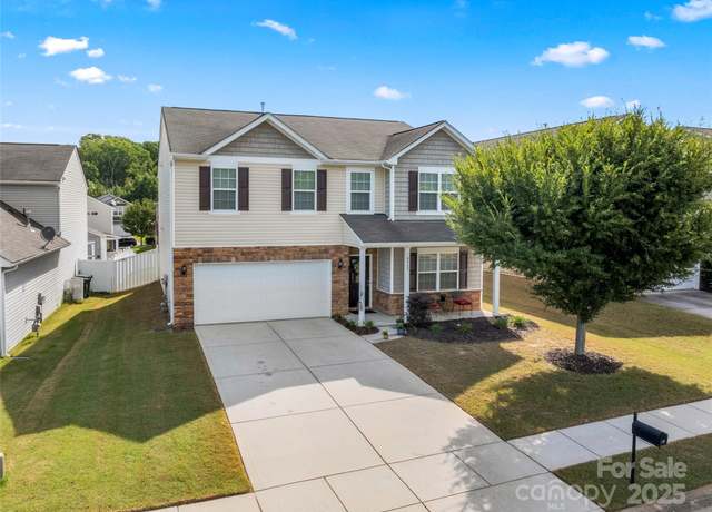 Property at 8929 Paddle Oak Rd, Charlotte, NC 28227, 4 beds, 2.5 baths