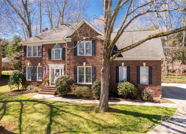 Property at 120 Fairwind Ct, Fort Mill, SC 29708, 4 beds, 2.5 baths