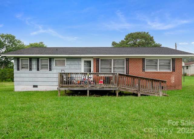 Property at 940 W End Rd, Chester, SC 29706, 4 beds, 1 bath