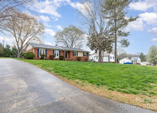 Property at 905 Tait St, Lincolnton, NC 28092, 3 beds, 2 baths