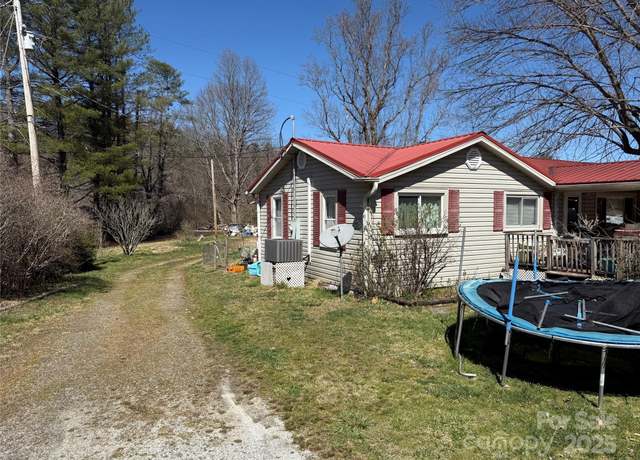 Property at 1008 Middlefork Rd, Brevard, NC 28712, 3 beds, 1 bath