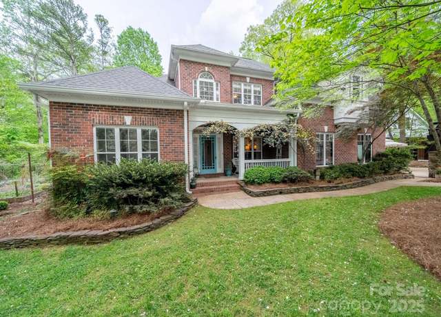 Property at 711 Elizabeth Ln, Matthews, NC 28105, 4 beds, 2.5 baths