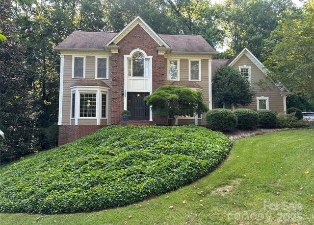 Property at 5024 Ardenwoods Dr, Charlotte, NC 28215, 4 beds, 2.5 baths