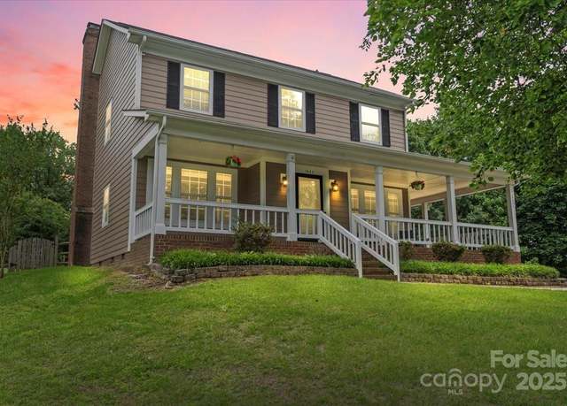 Property at 1543 Newfound Hollow Dr, Charlotte, NC 28214, 4 beds, 2.5 baths