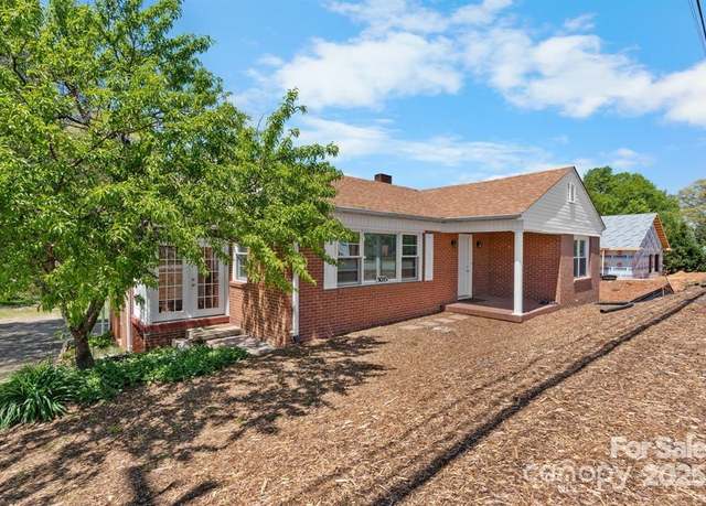 Property at 3015 North Center St NW, Hickory, NC 28601, 3 beds, 1.5 baths