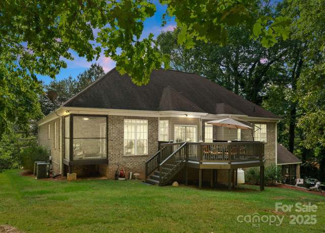 Property at 171 Secretariat Dr, Mooresville, NC 28117, 5 beds, 5 baths