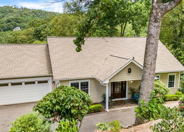 Property at 930 Sunlight Ridge Dr, Hendersonville, NC 28792, 3 beds, 3.5 baths