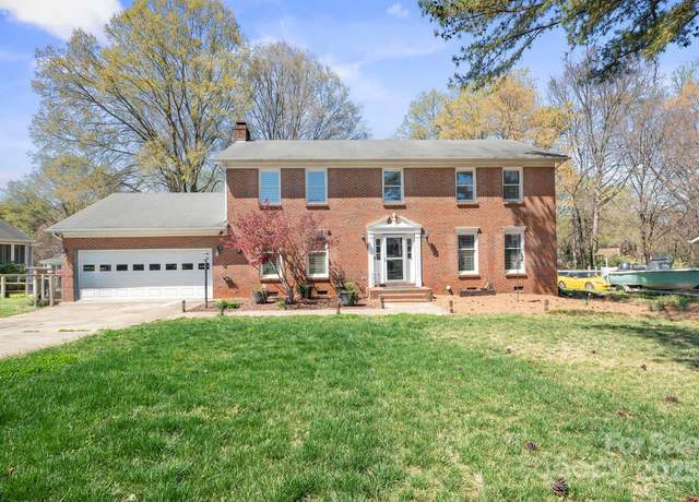Property at 16417 Grapperhall Dr, Huntersville, NC 28078, 4 beds, 2.5 baths