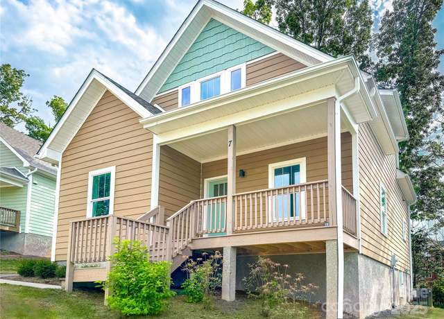 Property at 7 Berry Crest Ln, Arden, NC 28704, 3 beds, 2.5 baths