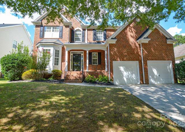 Property at 9529 Numenore Dr, Charlotte, NC 28269, 5 beds, 2.5 baths