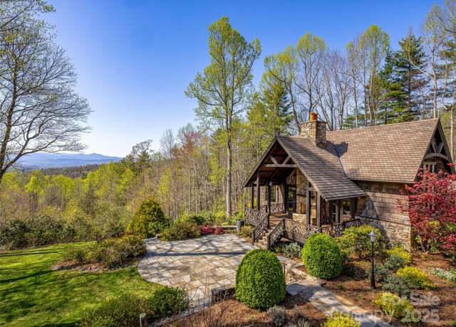 Property at 5019 Willow Rd, Hendersonville, NC 28739, 4 beds, 4.5 baths