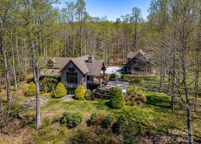 Property at 5019 Willow Rd, Hendersonville, NC 28739, 4 beds, 4.5 baths