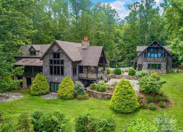 Property at 5019 Willow Rd, Hendersonville, NC 28739, 4 beds, 4.5 baths
