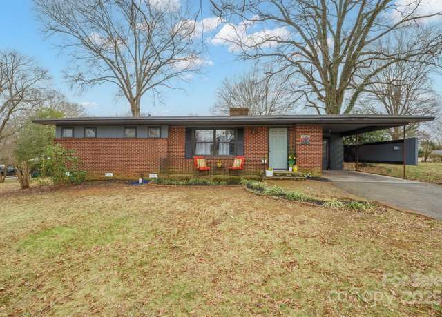 Property at 401 Clover Ln, Newton, NC 28658, 3 beds, 1.5 baths