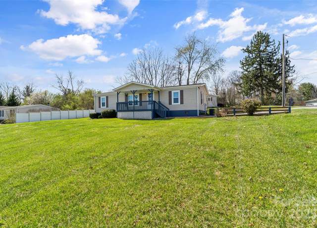 Property at 4 Saint Matthews Dr, Candler, NC 28715, 3 beds, 2 baths
