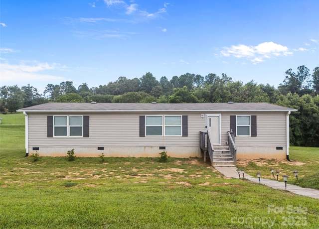 Property at 1291 Pace Rd, Hendersonville, NC 28792, 3 beds, 2 baths