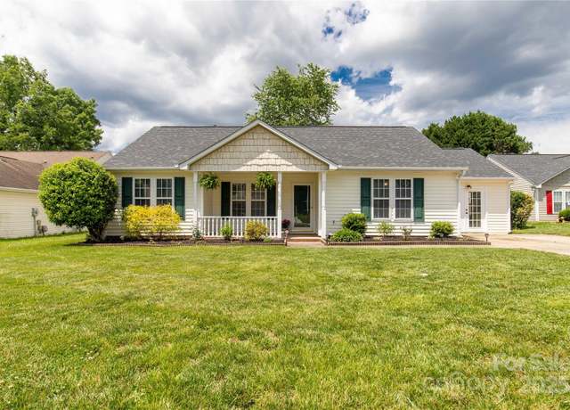 Property at 9916 Meadowmead Ct #17, Charlotte, NC 28273, 3 beds, 2 baths