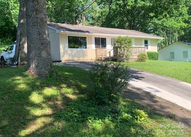Property at 107 Robleigh Dr #5, Hendersonville, NC 28739, 3 beds, 1.5 baths
