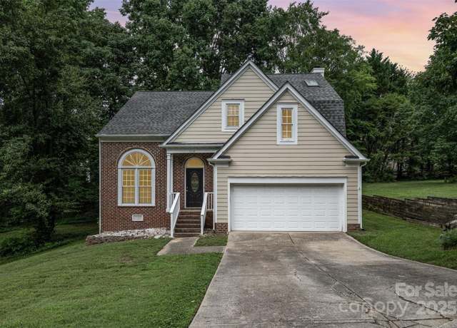 Property at 7114 Kinsmore Ln, Charlotte, NC 28269, 4 beds, 2.5 baths