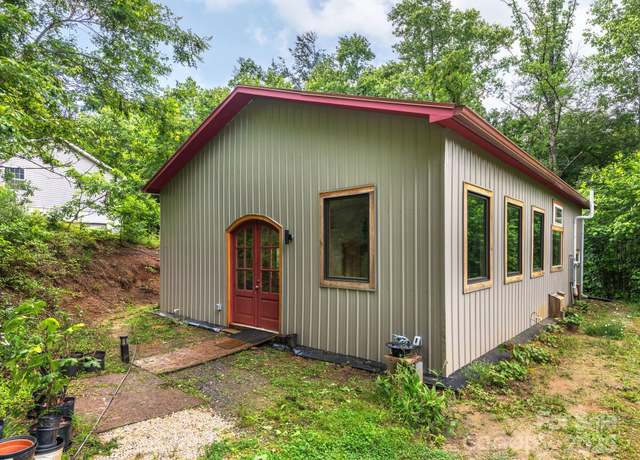 Property at 20 Frontier Ct, Asheville, NC 28805, 4 beds, 4 baths