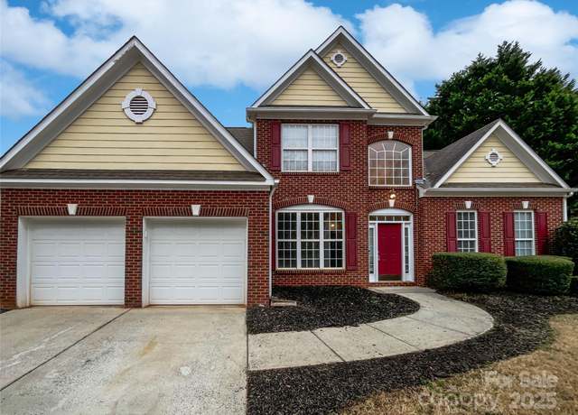 Property at 11124 Chastain Parc Dr, Charlotte, NC 28216, 4 beds, 2.5 baths