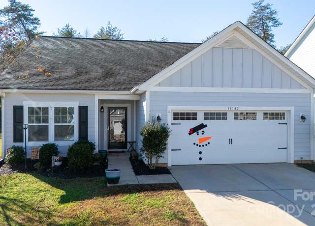 Property at 16142 Commodore Dr, Lancaster, SC 29720, 3 beds, 2 baths