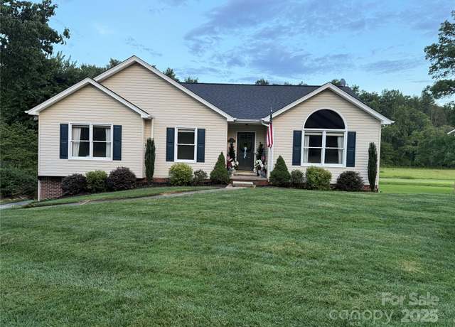 Property at 910 Pennell St NE, Lenoir, NC 28645, 3 beds, 2 baths