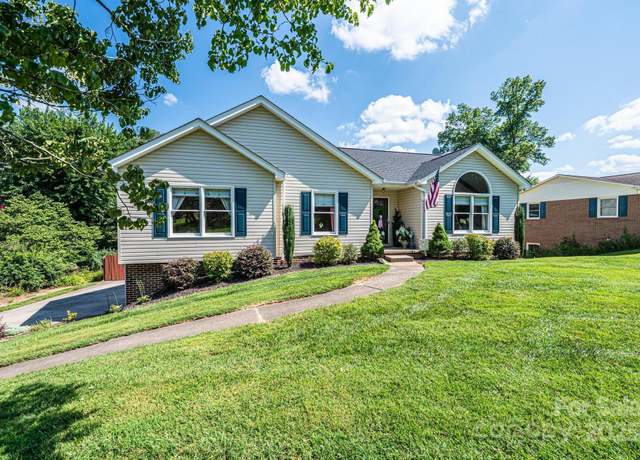 Property at 910 Pennell St NE, Lenoir, NC 28645, 3 beds, 2 baths