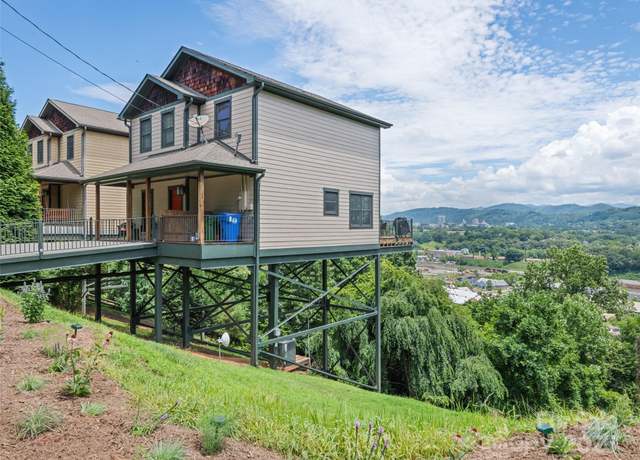 Property at 32 Grandview Dr, Asheville, NC 28806, 3 beds, 2.5 baths