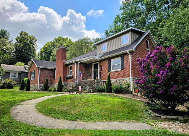 Property at 317 Balsam Dr, Waynesville, NC 28786, 3 beds, 2.5 baths