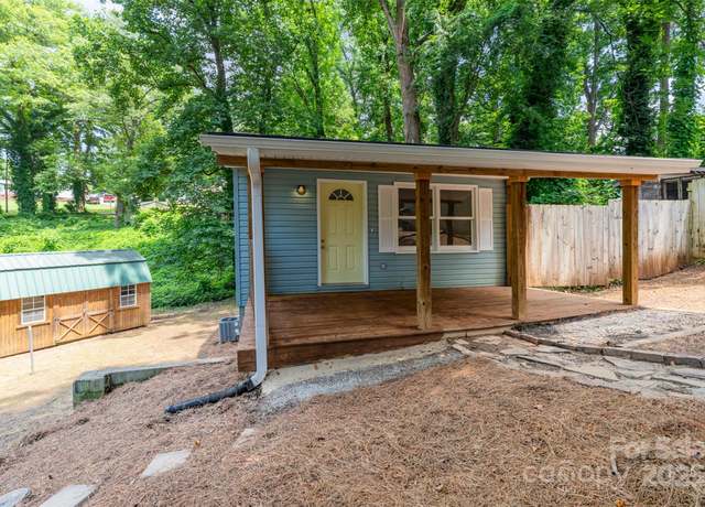 Property at 140 Fairway Ln, Gastonia, NC 28216, 3 beds, 2 baths