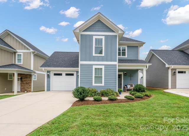 Property at 2636 2nd St NE, Hickory, NC 28601, 3 beds, 3 baths