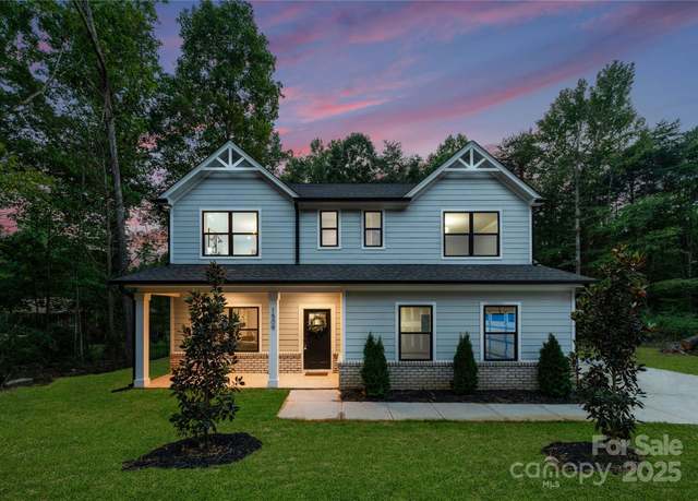 Property at 1022 Dooley Dr, Charlotte, NC 28227, 5 beds, 3.5 baths