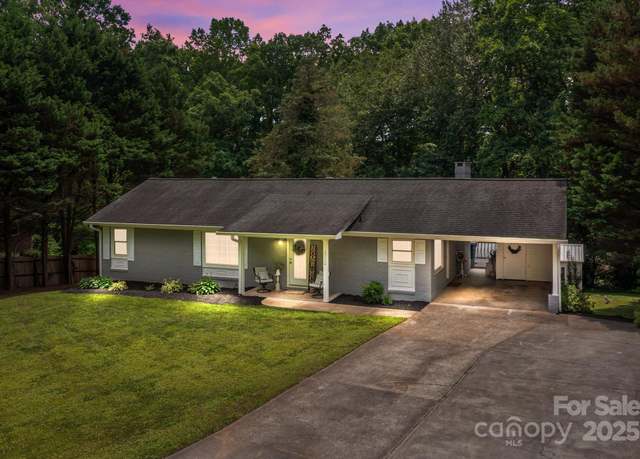 Property at 312 Walton Dr, Statesville, NC 28625, 4 beds, 2 baths